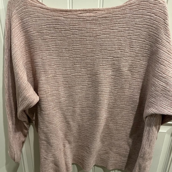 Vera Milano Large batwing pink Textured Knit Top - Picture 5 of 7